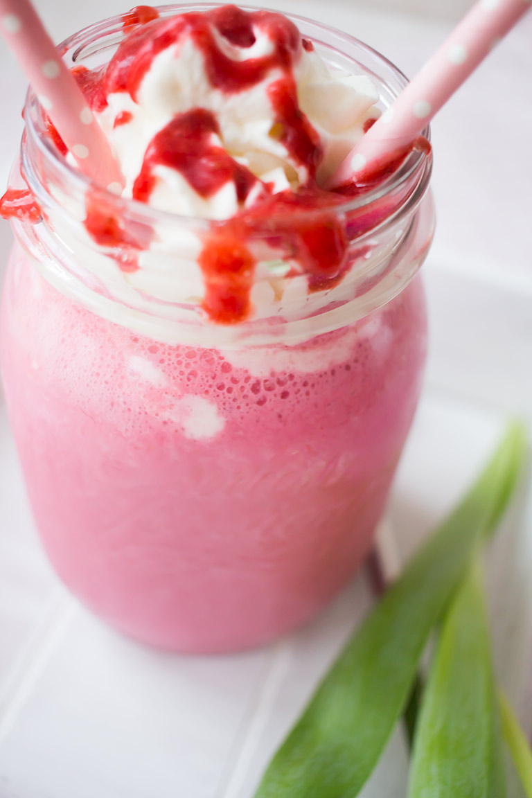 lowcarb_cheesecake_strawberry_milkshake