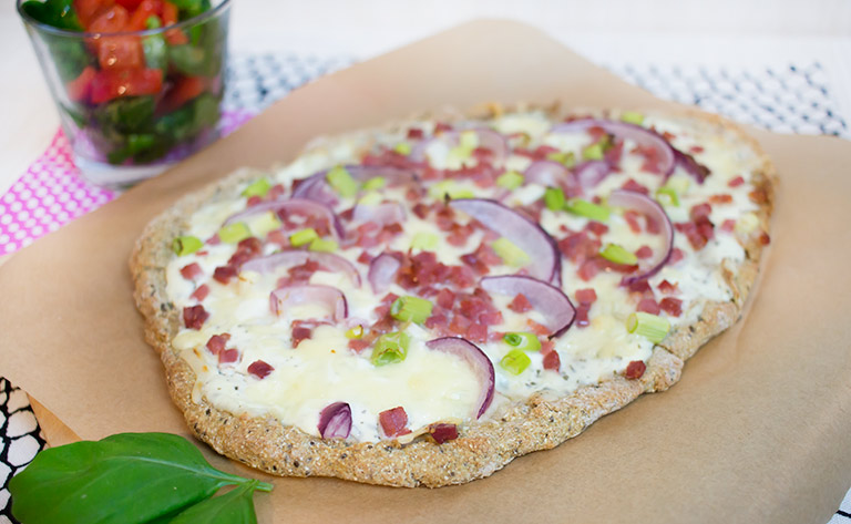 Low Carb Flammkuchen Pizzateig Mit Chiasamen Low Carb Kostlichkeiten