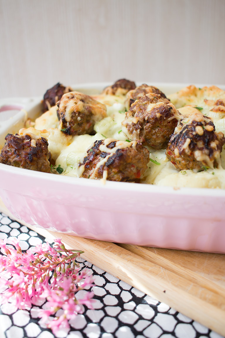 lowcarb_blumenkohlgratin_hackbaellchen