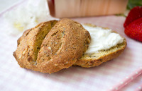 Low Carb Frühstücksbrötchen mit Chia Samen & Haselnüssen