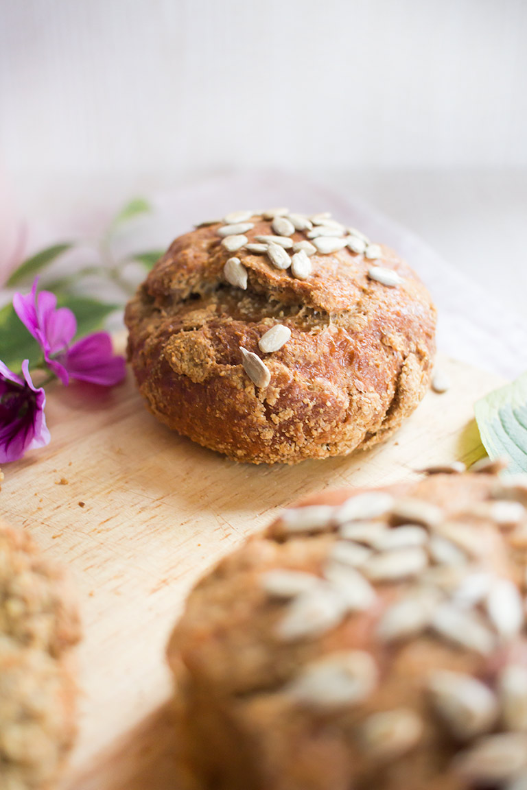 lowcarb_knusprige_broetchen_kruste_glutenfrei