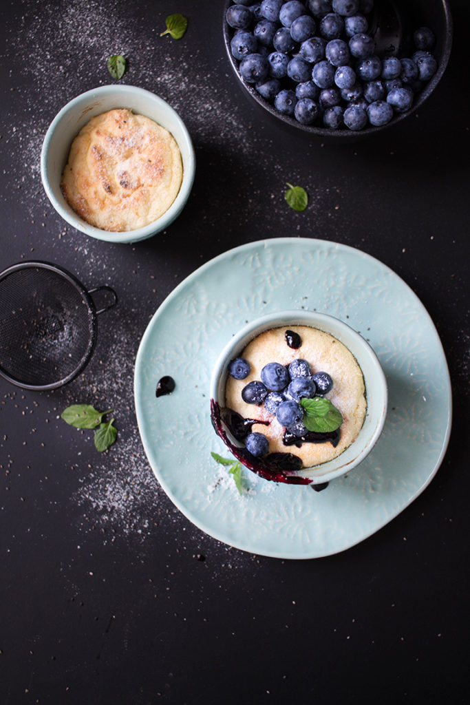 Low Carb Quark-Soufflé mit Heidelbeersoße – Low Carb Köstlichkeiten Low Carb Quark-Soufflé mit Heidelbeersoße – Low Carb Köstlichkeiten