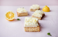 Low Carb Zitronenkuchen vom Blech mit Frischkäsefrosting