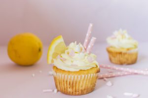Zitronen Cupcakes mit Frischkäsefrosting