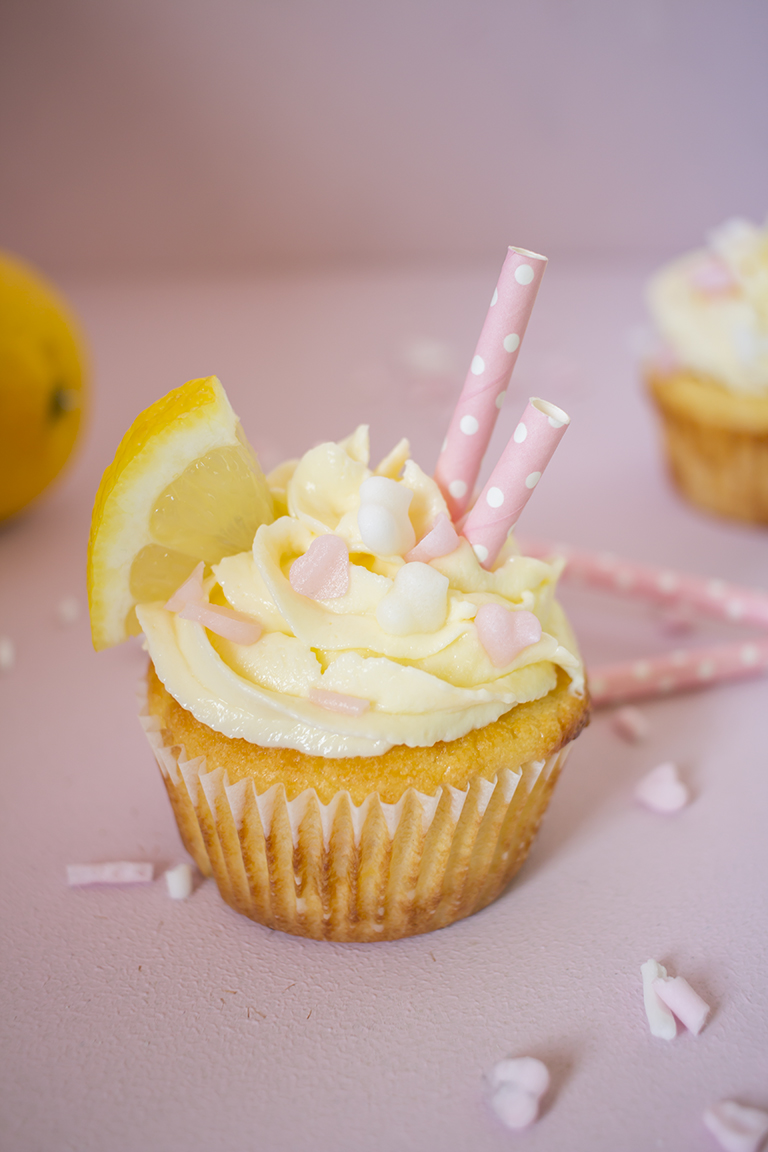 Zitronen Cupcakes mit Frischkäsefrosting – Low Carb Köstlichkeiten