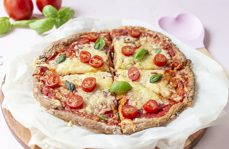 Pizza Wie Beim Italiener Mit Hefe Und Knusprigem Rand Rezept Low Carb Glutenfrei Low Carb Kostlichkeiten