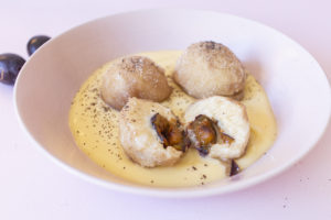 Zwetschgenknödel / Pflaumenknödel (Low-Carb, glutenfrei)