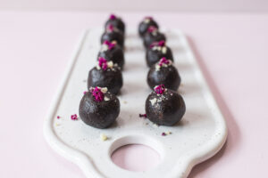 Brownie Bliss Balls – der 58kcal Snack zum Abnehmen (Low-Carb, zuckerfrei)