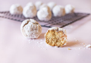 Macadamia Vanille Kugeln – Low-Carb Weihnachtsplätzchen mit nur 69kcal pro Stück