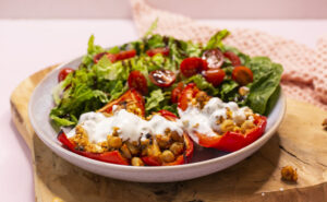 Vegetarisch gefüllte Paprika Schiffchen (High Protein, Low-Carb)