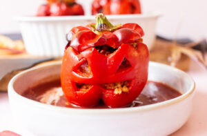 Gruselige Paprika für deine Halloween-Party (Low-Carb)