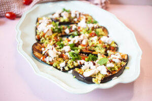 Gegrillte Auberginen Scheiben mit Avocado Salsa (Low-Carb)