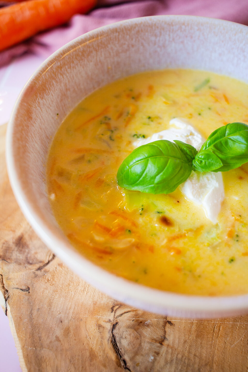 Cremige Brokkoli Cheddar Suppe (Low-Carb) – Low Carb Köstlichkeiten