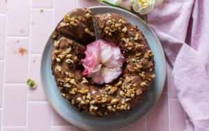 Saftiger Nusskuchen aus einfachen Zutaten (Low-Carb, glutenfrei)