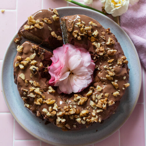 Saftiger Nusskuchen aus einfachen Zutaten (Low-Carb, glutenfrei ... Saftiger Nusskuchen aus einfachen Zutaten (Low-Carb, glutenfrei ...