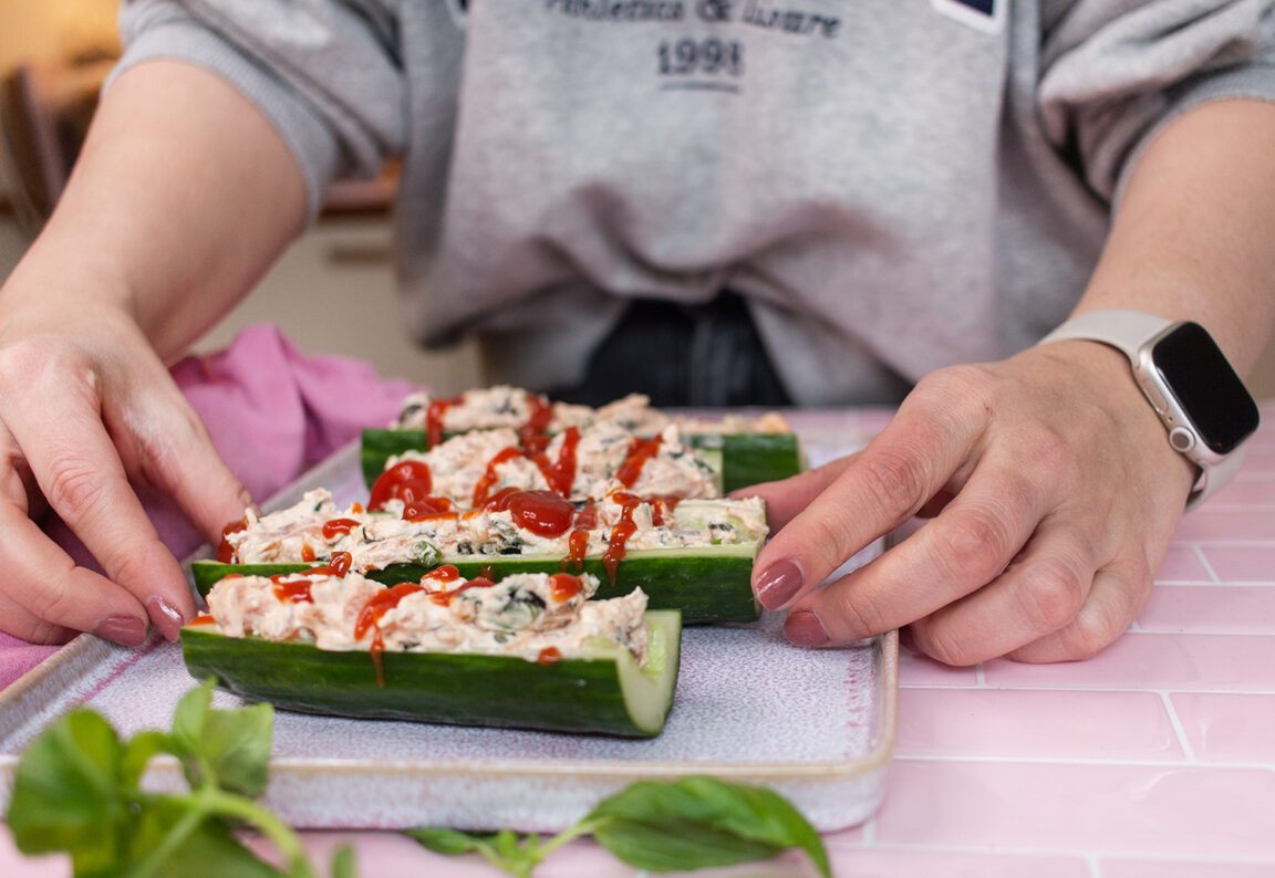 Der perfekte Low-Carb Snack: Gurken Schiffchen im Sushi Style! – Low ...