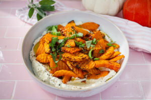 Das musst du diesen Herbst probieren: Gerösteten Butternut Kürbis (mit whipped Feta)
