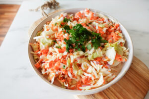 Schneller Low Carb Coleslaw: Ein Genuss für jede Gelegenheit