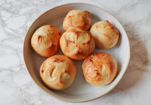 Sauerteig-Brötchen – außen knusprig, innen fluffig
