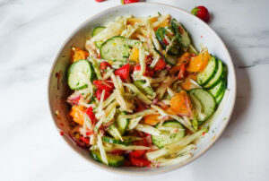 Fruchtiger Fenchelsalat mit Erdbeeren & Orangen – sommerlich frisch & schnell gemacht!