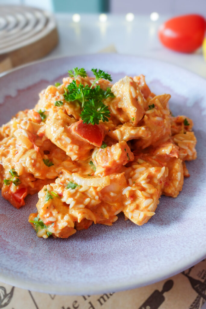 Einfaches Airfryer Rezept: cremiger Reis mit Hähnchen und Frischkäse