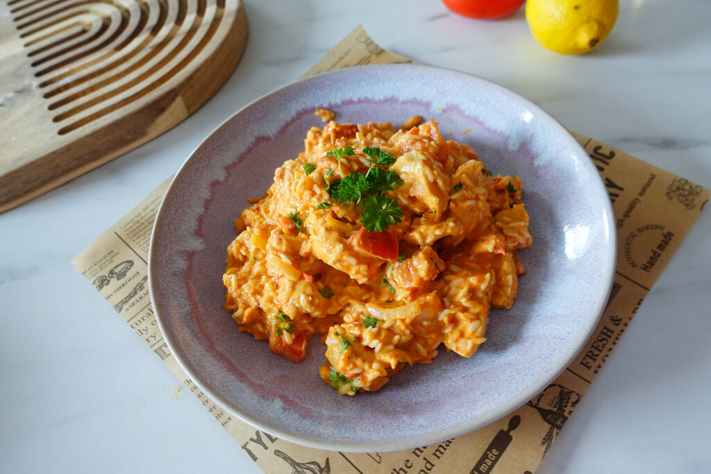Cremiger One Pot Reis mit Hähnchen, Tomaten und Ajvar aus dem Airfryer