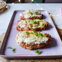 Fluffiger Quark-Dinkel-Teig der Airfryer Protein Pizza mit saftigem Belag