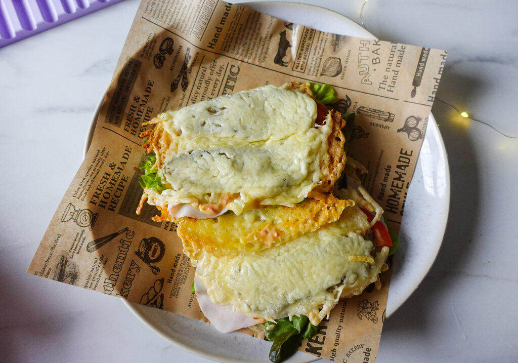 Knuspriger Käse statt Brot: Das virale Gewürzgurken-Sandwich mit nur 2 Zutaten